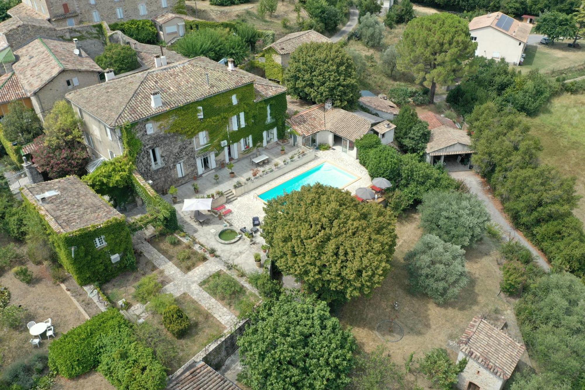Le Domaine Du Soulier -Gite Et Chambres D'Hotes - La Maison Du Gardien Tornac Buitenkant foto