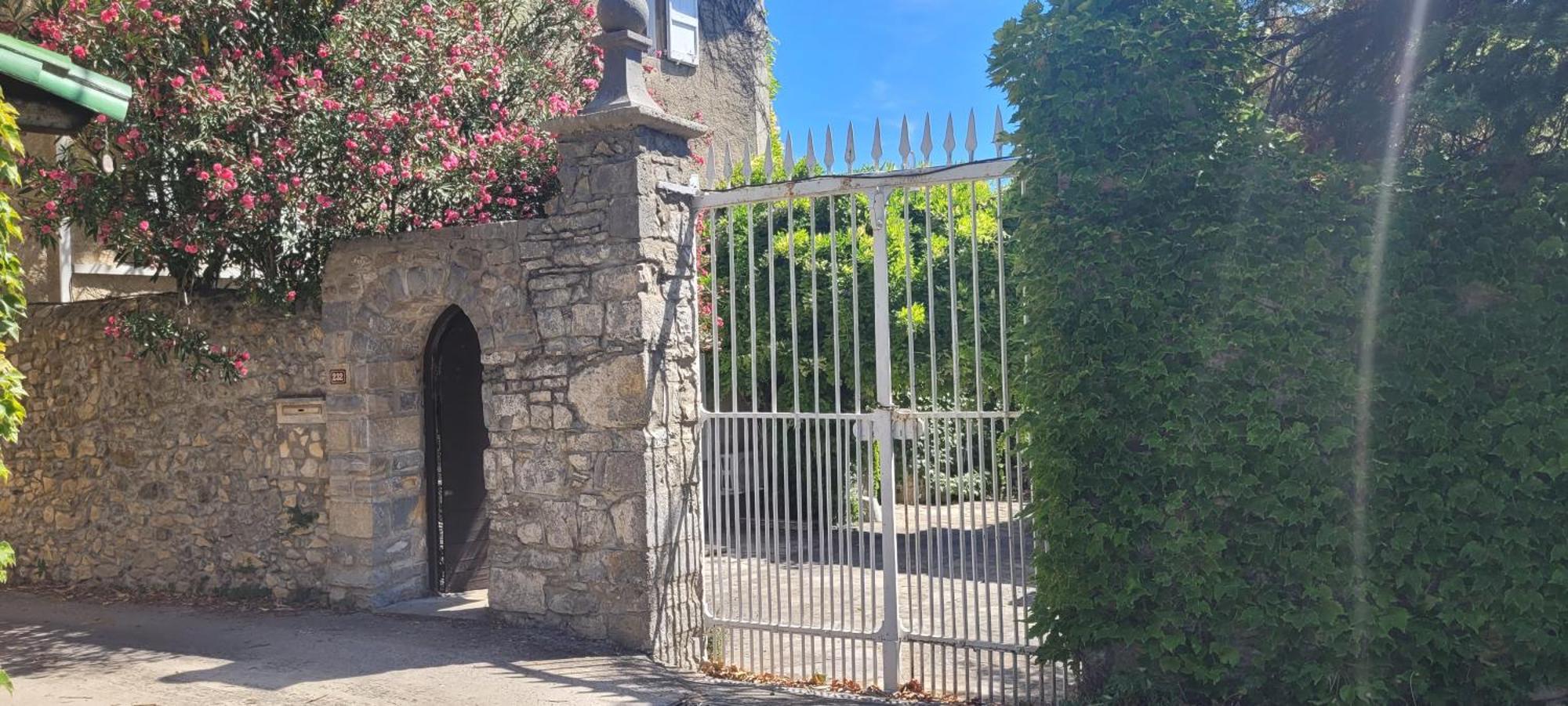 Le Domaine Du Soulier -Gite Et Chambres D'Hotes - La Maison Du Gardien Tornac Buitenkant foto
