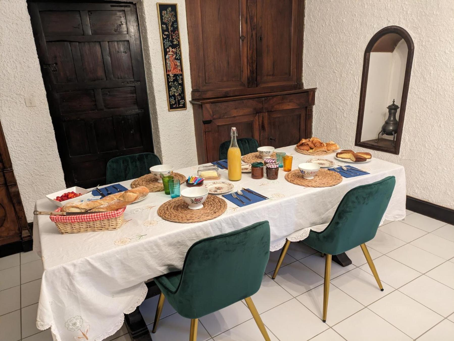 Le Domaine Du Soulier -Gite Et Chambres D'Hotes - La Maison Du Gardien Tornac Buitenkant foto