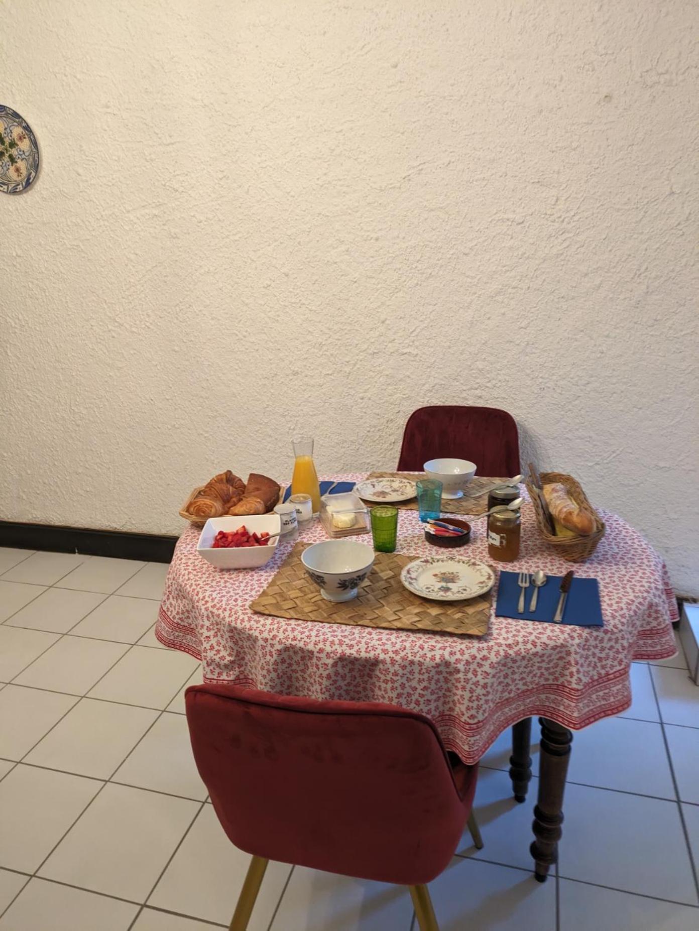 Le Domaine Du Soulier -Gite Et Chambres D'Hotes - La Maison Du Gardien Tornac Buitenkant foto