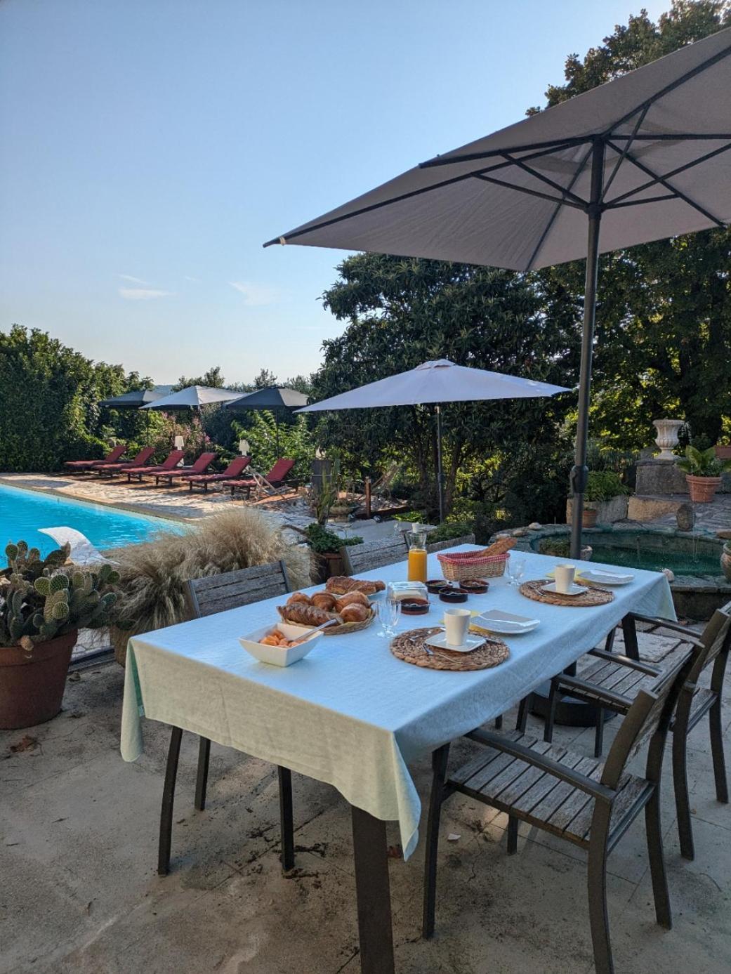 Le Domaine Du Soulier -Gite Et Chambres D'Hotes - La Maison Du Gardien Tornac Buitenkant foto