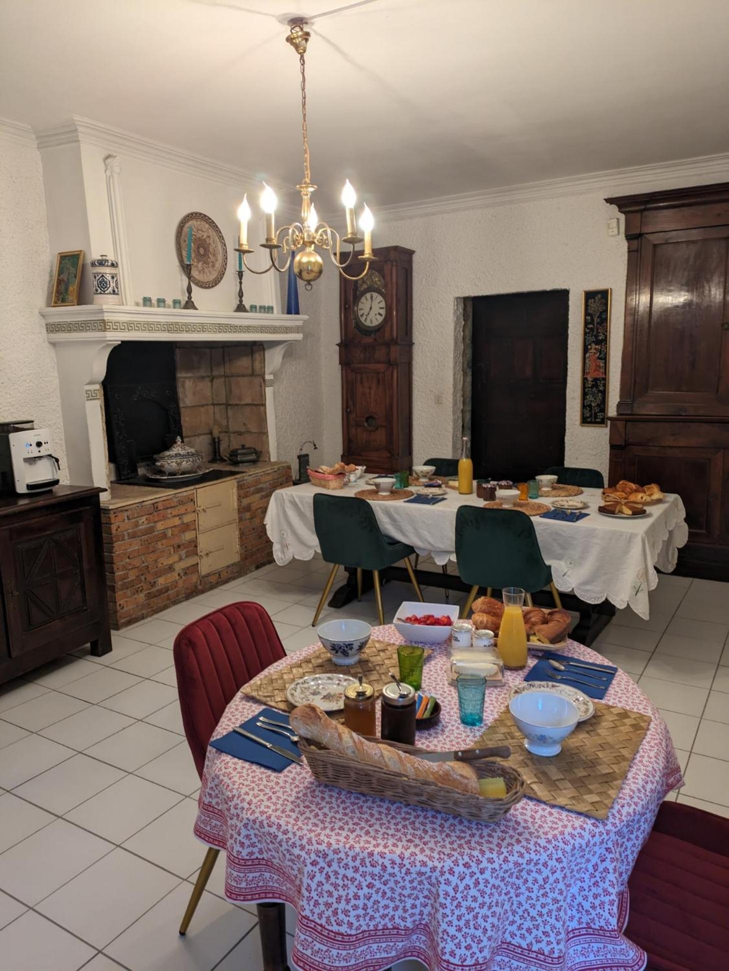 Le Domaine Du Soulier -Gite Et Chambres D'Hotes - La Maison Du Gardien Tornac Buitenkant foto
